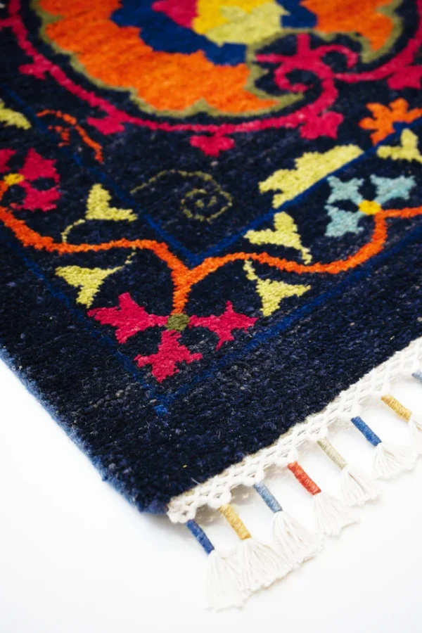 Modern Suzani - Size: 6 X 9 - Image 3
